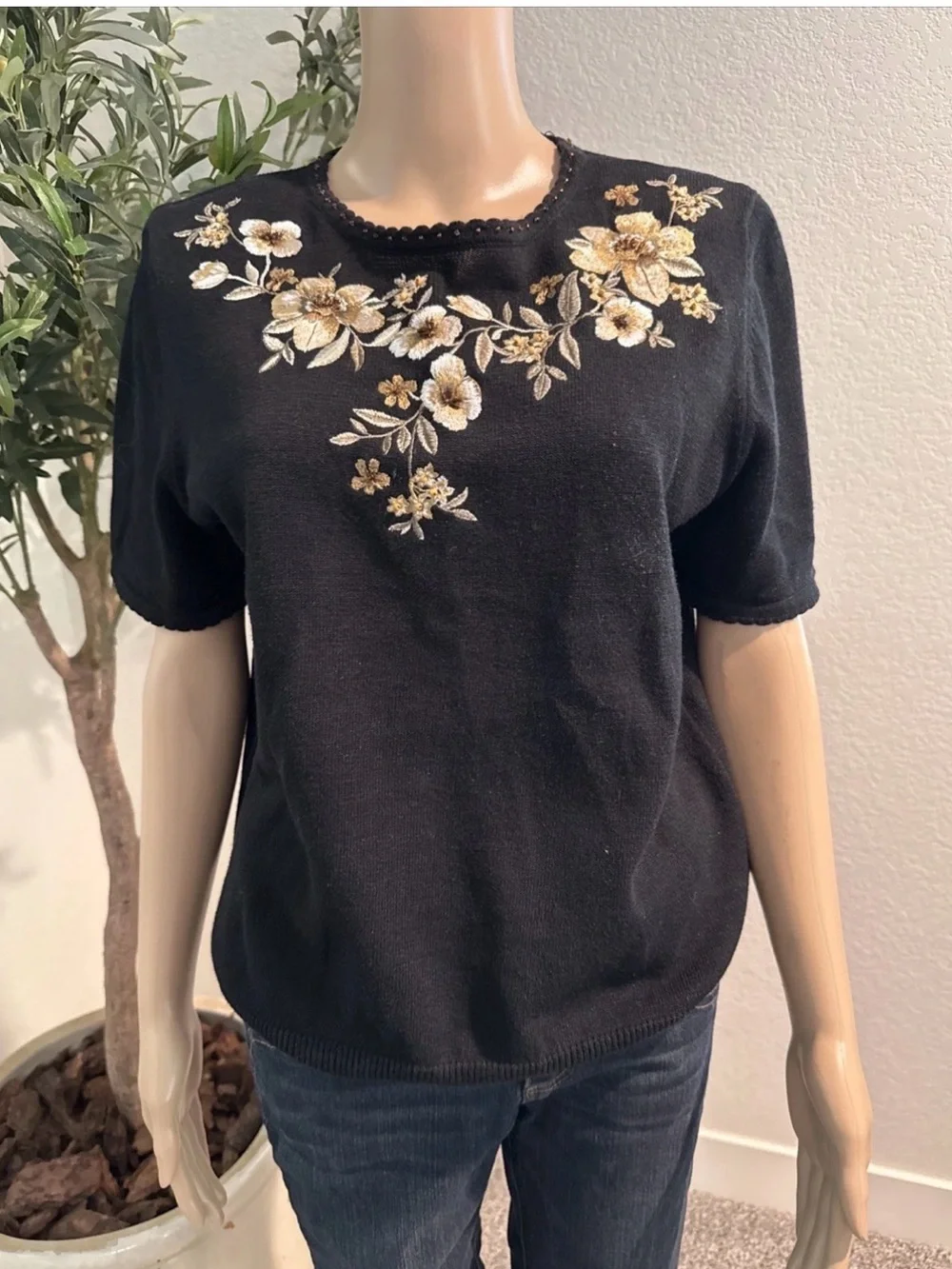 Alfre Dinner Black Floral Embroidered Short-Sleeve Knit Top PXL-0”3